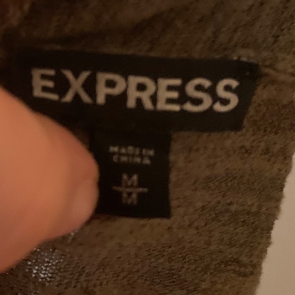 Express|Top - Picture 2 of 4